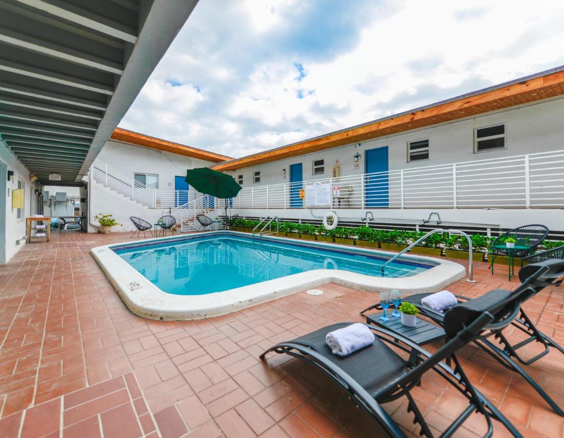 Cozy 1 Bedroom With Pool Steps From The Beach #47 Hollywood Exterior photo